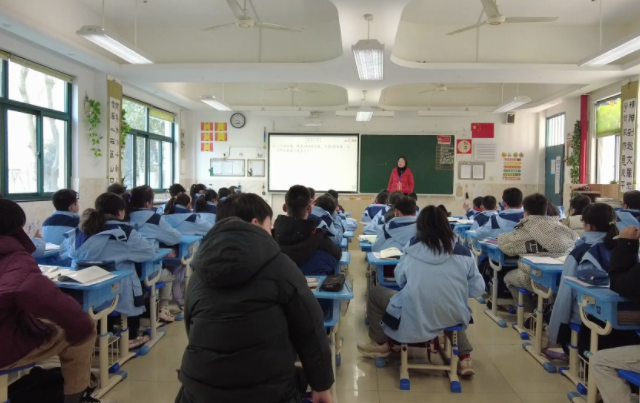 分层分类丰厚多样的选修课程形成体现校园办学特色的课程系列 分层分类丰厚多样的选修课程形成体现校园办学特色的课程系列