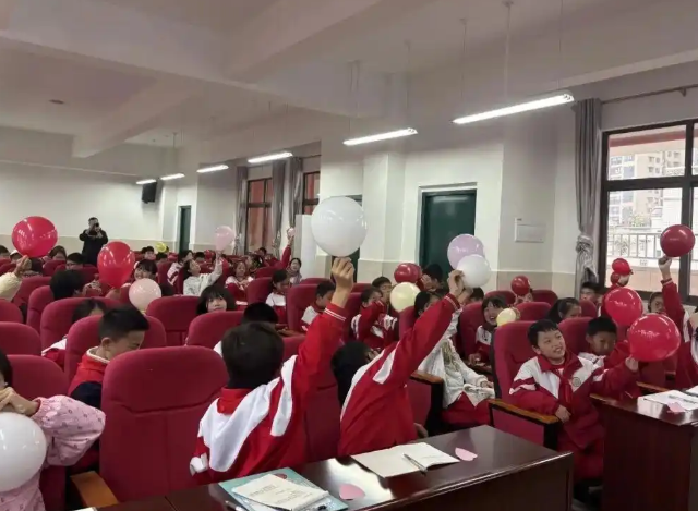 心境稳定的家长多倾听和接收孩子的感受和主意无论是消极仍是活跃 心境稳定的家长多倾听和接收孩子的感受和主意无论是消极仍是活跃